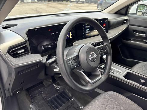 Used 2025 Nissan Kicks SV AWD/4WD image 8