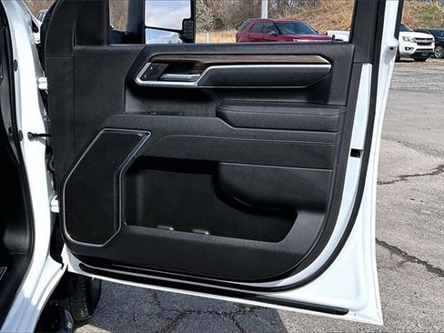 Used 2025 Chevrolet Silverado 2500 LT w/ Convenience Package image 29