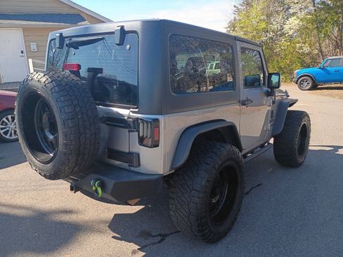 Used 2018 Jeep Wrangler Sport AWD/4WD image 6
