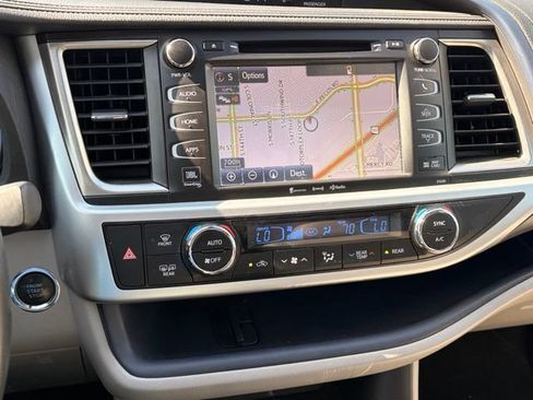 Used 2019 Toyota Highlander Limited FWD image 18