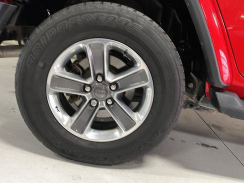 Used 2019 Jeep Wrangler Unlimited Sahara image 29