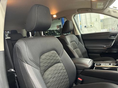 Used 2025 Nissan Pathfinder SV AWD/4WD image 30