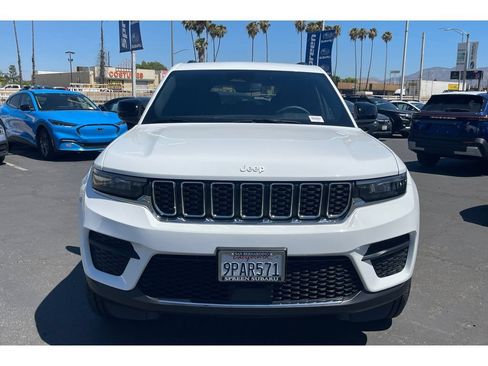 Used 2024 Jeep Grand Cherokee Laredo w/ Luxury Tech Group I AWD/4WD image 9