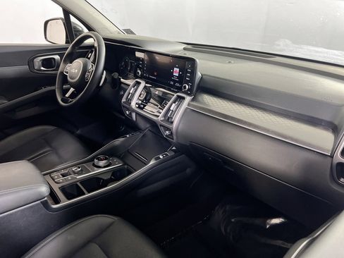 Used 2023 Kia Sorento EX image 29