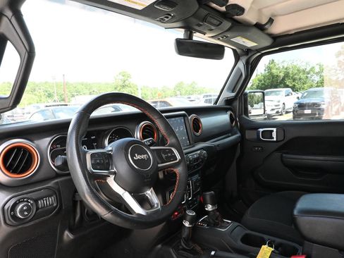 Used 2022 Jeep Gladiator Mojave w/ Cold Weather Group AWD/4WD image 8