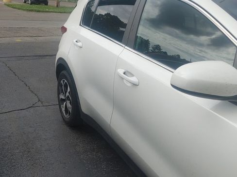 Used 2021 Kia Sportage LX FWD image 3