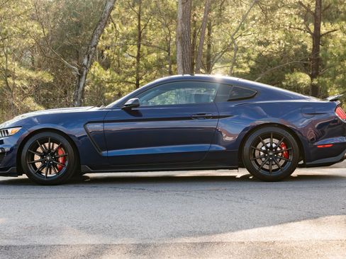 Used 2018 Ford Mustang Shelby GT350 w/ Convenience Package RWD image 4