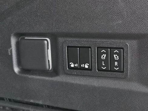 Used 2022 Chevrolet Tahoe RST w/ Luxury Package RWD image 15