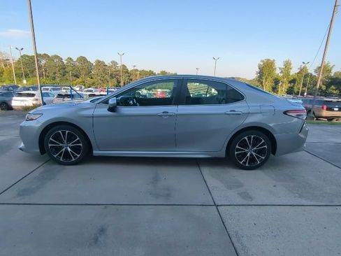 Used 2019 Toyota Camry SE FWD image 4