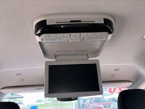 Used 2020 Chrysler Pacifica Touring FWD image 30