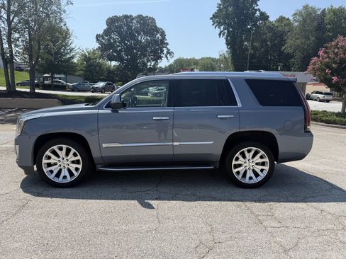 Used 2016 Cadillac Escalade Luxury AWD/4WD image 2