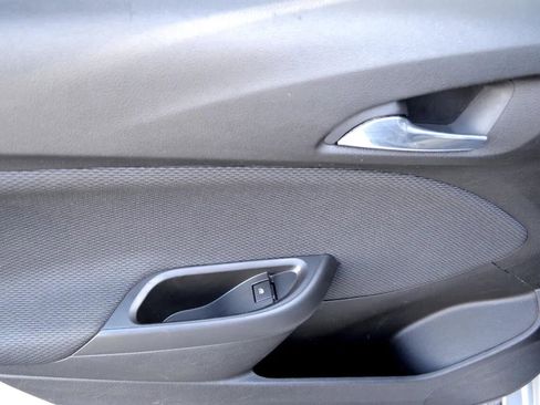 Used 2017 Chevrolet Cruze LT image 20