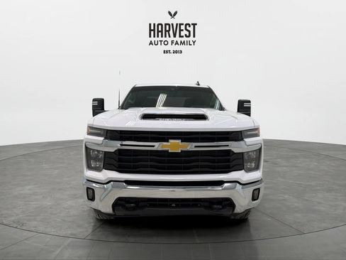 Used 2024 Chevrolet Silverado 2500 LT w/ Convenience Package image 11
