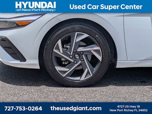 Used 2025 Hyundai Elantra Sport FWD image 10