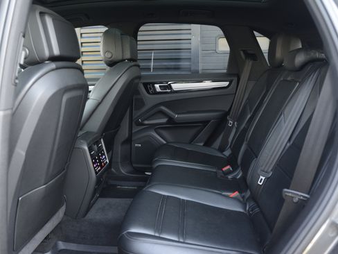 Certified 2021 Porsche Cayenne AWD/4WD image 23