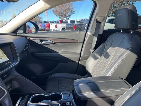 Used 2022 Buick Envision Avenir w/ Technology Package II image 10