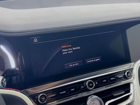 Used 2025 Bentley Flying Spur Plug-In Hybrid AWD/4WD image 14