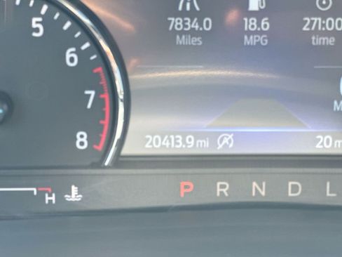 Used 2024 Ford Explorer XLT w/ Equipment Group 202A AWD/4WD image 5
