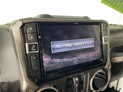 Used 2016 Jeep Wrangler Unlimited Rubicon AWD/4WD image 7