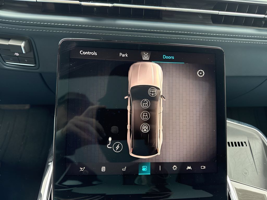 Used 2025 Cadillac Escalade IQ Luxury 2 w/ LPO, Premium Carpet Package AWD/4WD image 22