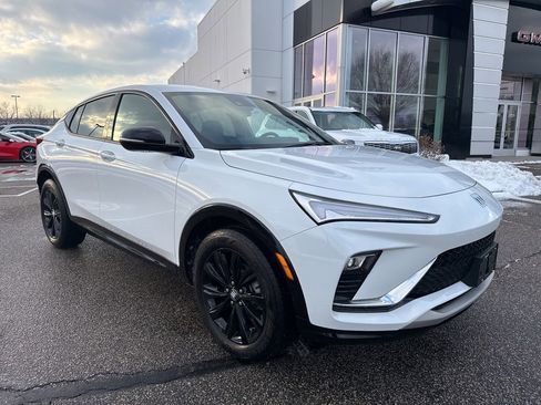 Used 2024 Buick Envista Sport Touring w/ Convenience I Package image 2