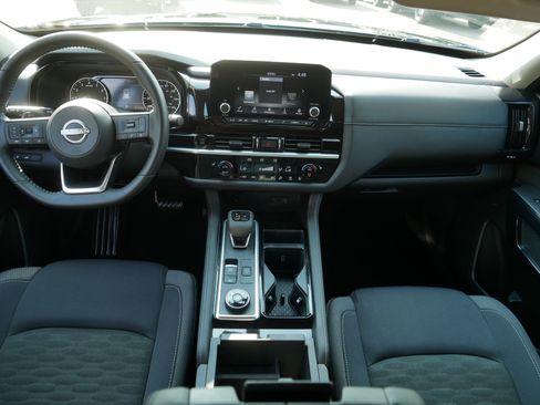 Certified 2025 Nissan Pathfinder SV w/ SV Premium Package AWD/4WD image 10