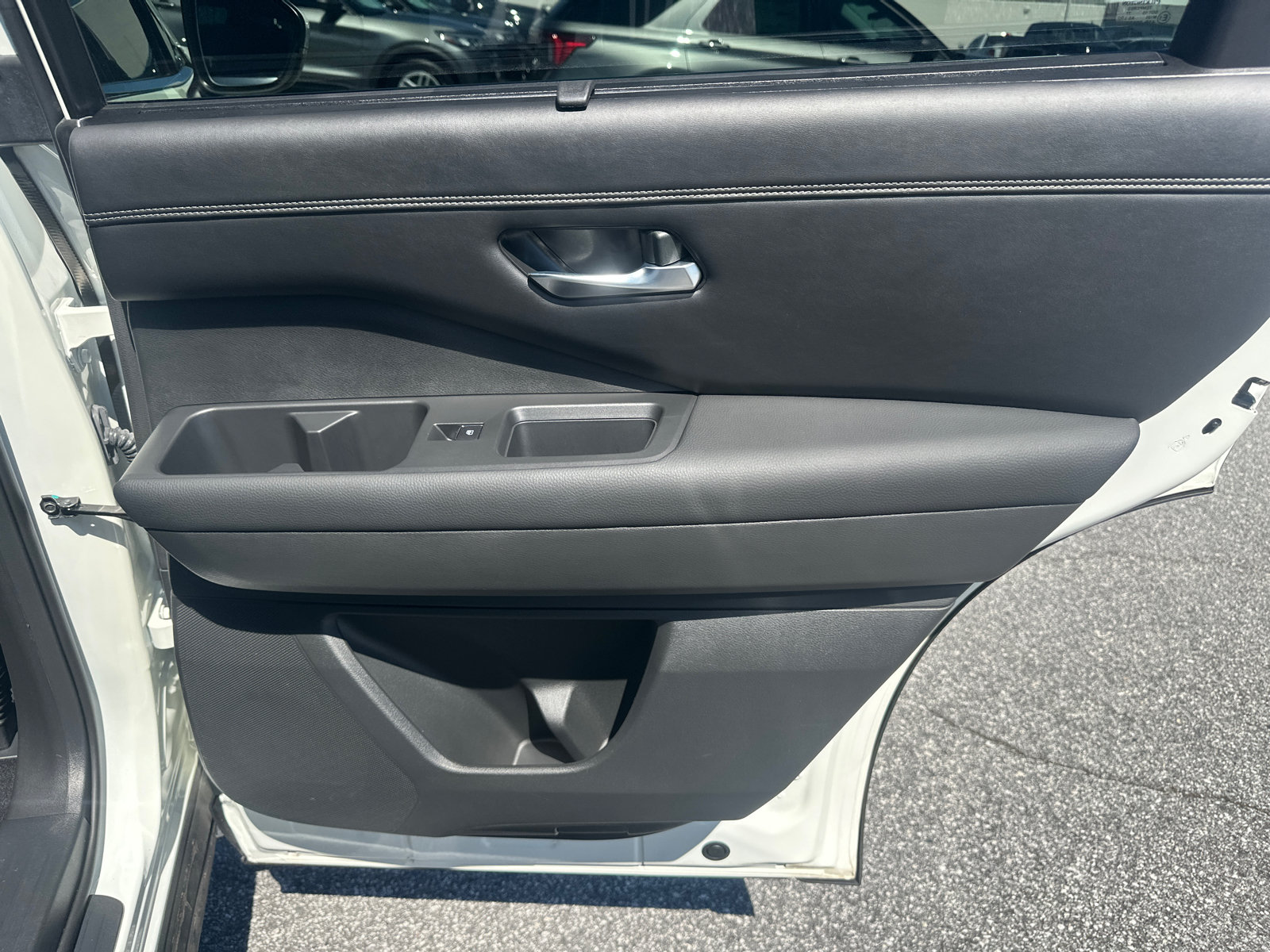 Used 2022 Nissan Pathfinder Platinum w/ Cargo Package FWD image 16
