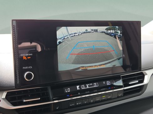 Used 2025 Toyota Sienna XLE FWD image 22