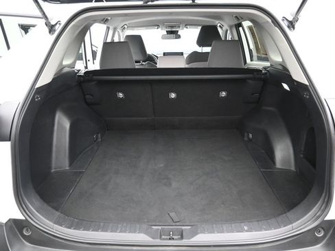 Used 2022 Toyota RAV4 XLE AWD/4WD image 29