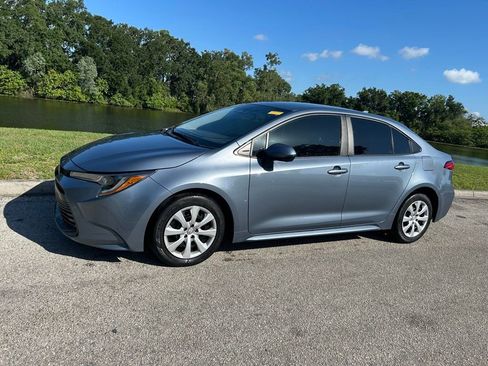 Used 2024 Toyota Corolla LE FWD image 2