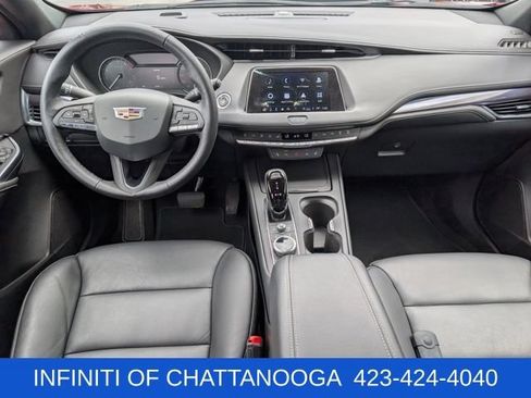 Used 2022 Cadillac XT4 Luxury w/ Cold Weather Package FWD image 11