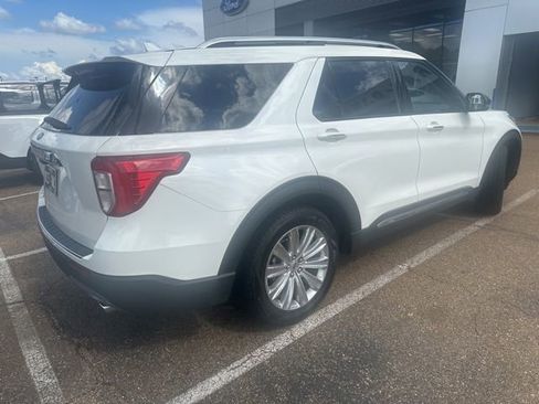 Used 2022 Ford Explorer Limited w/ Limited Technology Package RWD image 4