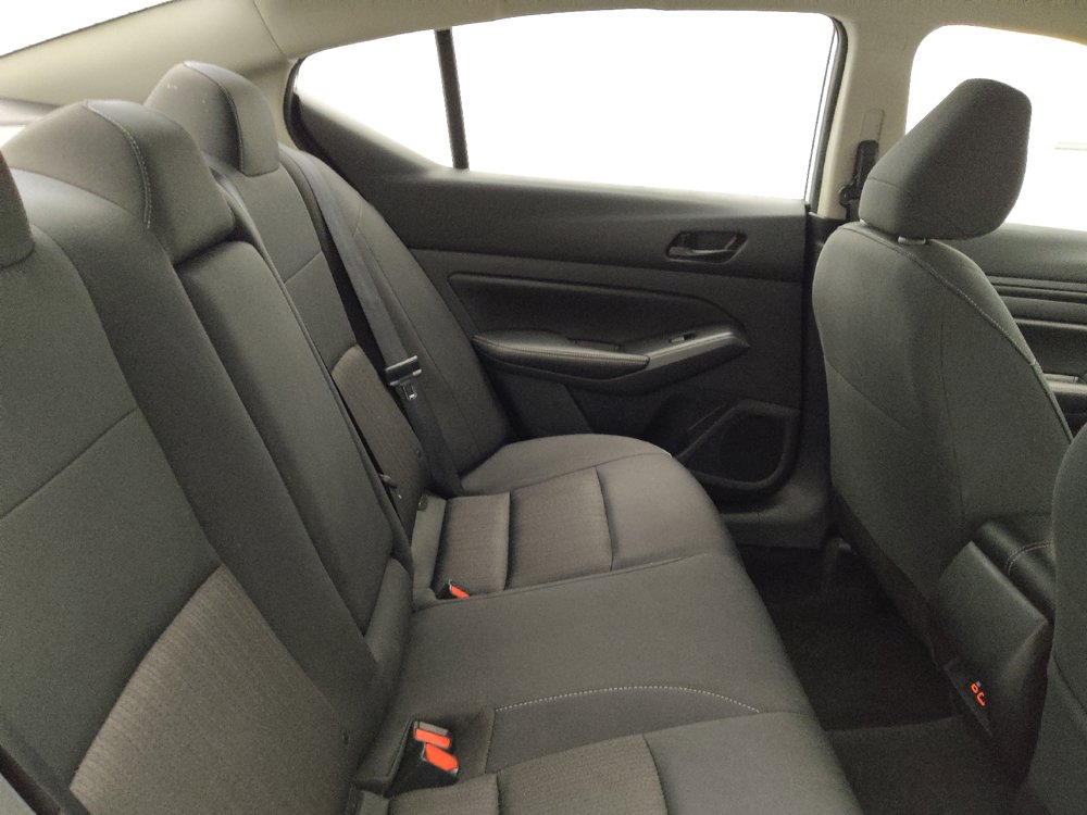 Used 2025 Nissan Altima 2.5 SV FWD image 19