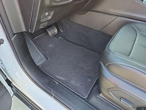 New 2025 Jeep Grand Cherokee L Limited w/ Luxury Tech Group II image 40