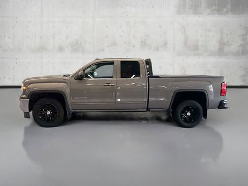 Used 2017 GMC Sierra 1500 SLE w/ SLE Value Package image 8
