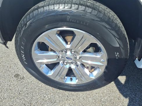 Used 2019 Ford F150 Lariat w/ Equipment Group 502A Luxury AWD/4WD image 5