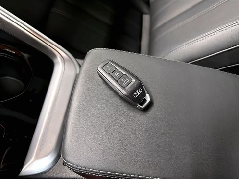 Used 2025 Audi Q5 Premium AWD/4WD image 12