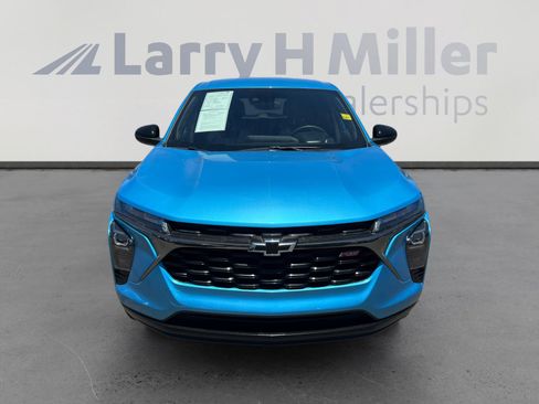 Used 2025 Chevrolet Trax RS FWD image 3