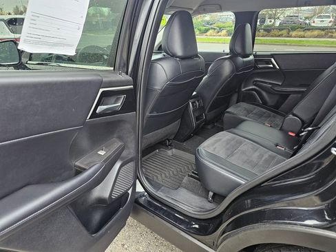 Used 2024 Mitsubishi Outlander SE image 12