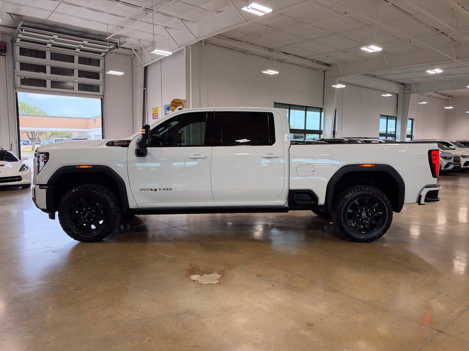 Used 2024 GMC Sierra 2500 AT4 w/ AT4 Premium Plus Package AWD/4WD image 4
