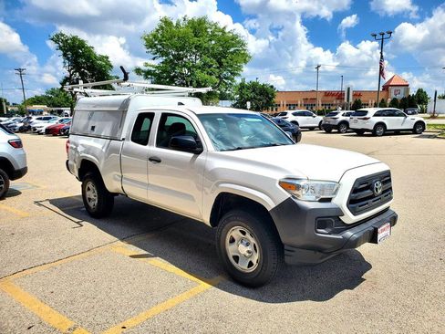 Used 2016 Toyota Tacoma SR RWD image 3