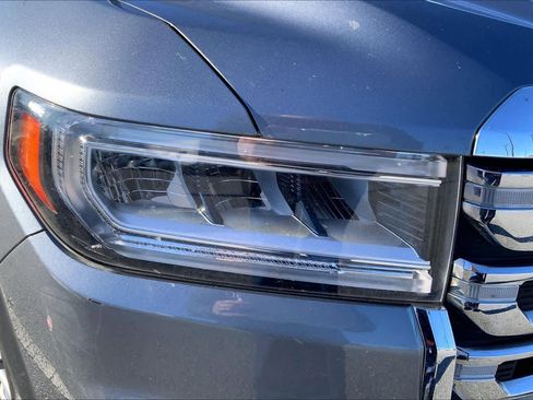 Used 2021 GMC Acadia SLT image 25