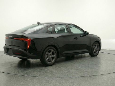 Used 2025 Kia K4 LXS FWD image 9