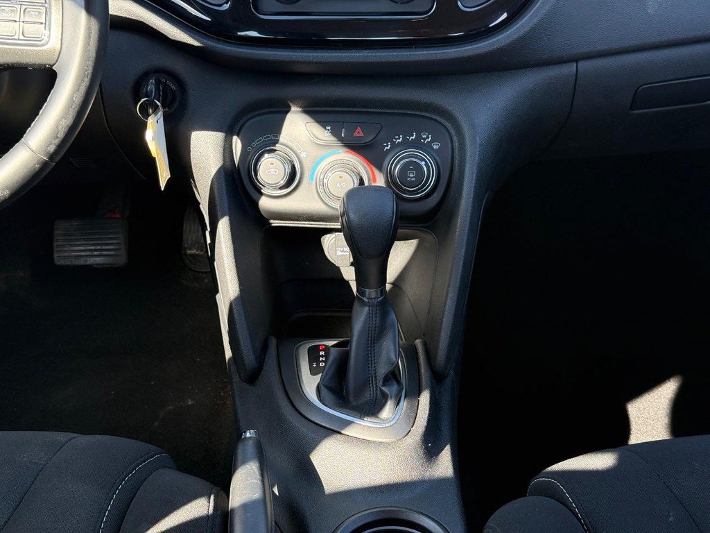 Used 2013 Dodge Dart SXT w/ Popular Equipment Group FWD image 9