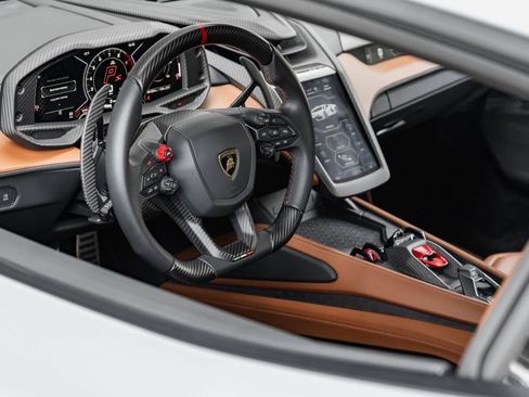 Used 2024 Lamborghini Revuelto AWD/4WD image 18