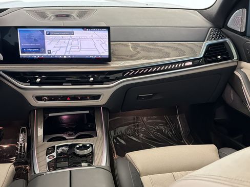 Certified 2025 BMW X7 M60i AWD/4WD image 28