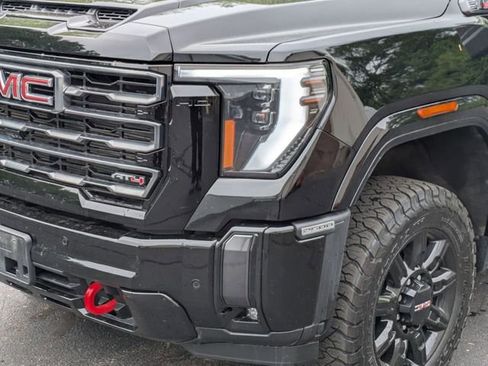 Used 2024 GMC Sierra 2500 AT4 w/ AT4 Premium Plus Package AWD/4WD image 9