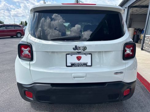 Used 2018 Jeep Renegade Latitude FWD image 4