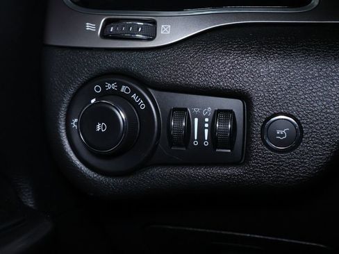 Used 2021 Jeep Cherokee Limited w/ Elite Package AWD/4WD image 27