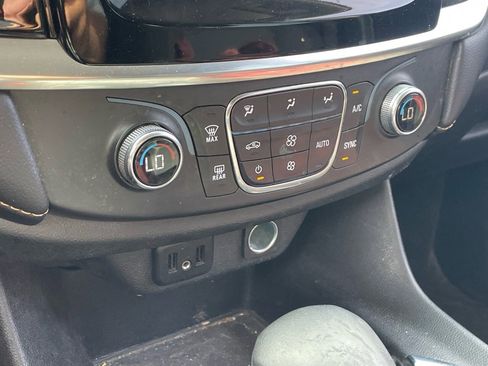 Used 2021 Chevrolet Traverse LS image 6